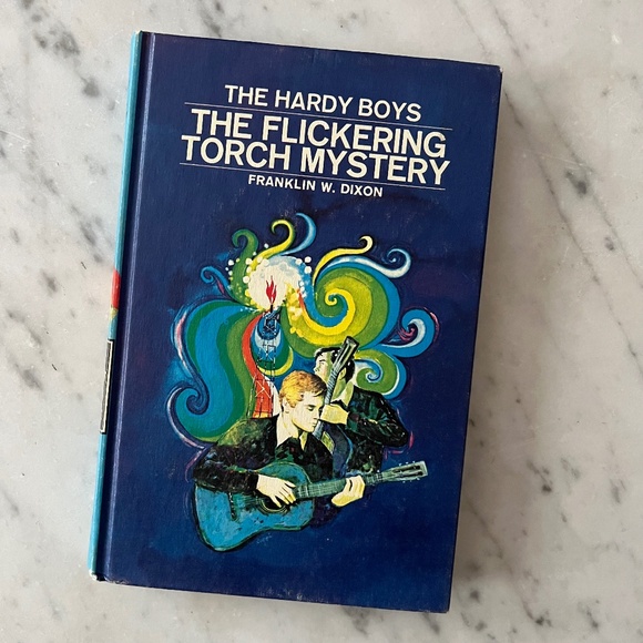 Vintage 1971 The Hardy Boys and The Flickering Torch Mystery #22 - Picture 1 of 4